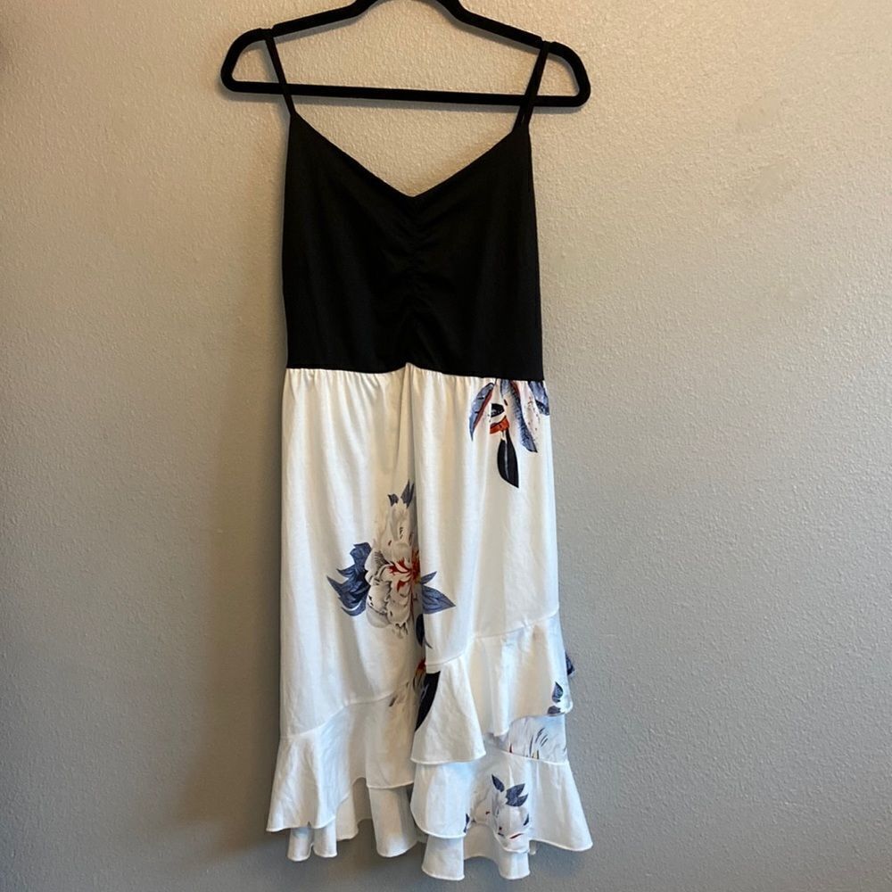 NWT- iHot- black and floral flutter midi dress- Size 2XL